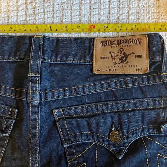 True religion billy bootcut in a 33. Perfect for petite shorter gals out there! - Picture 8 of 11